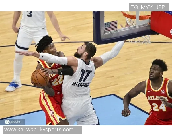 老鹰与灰熊激战正酣24小时直播精彩瞬间回顾与分析 老鹰与灰熊激战正酣24小时直播精彩瞬间回顾与分析